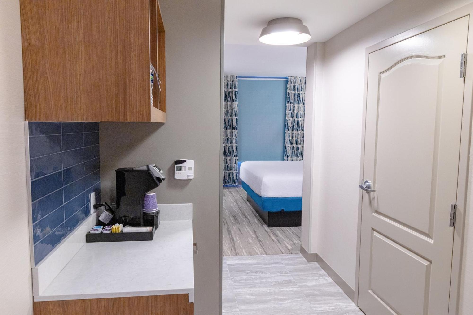 Hilton Garden Inn Лейквуд Экстерьер фото