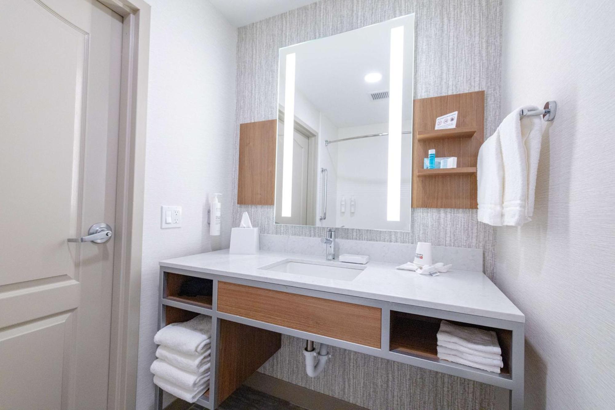 Hilton Garden Inn Лейквуд Экстерьер фото