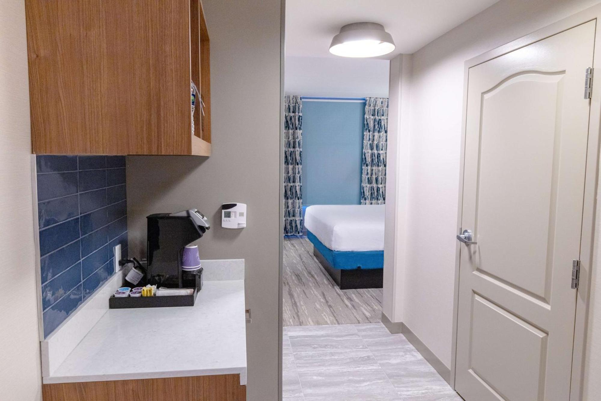Hilton Garden Inn Лейквуд Экстерьер фото